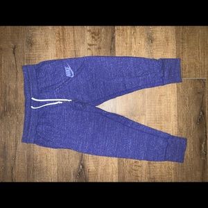 Nike lightweight jogger women’s medium